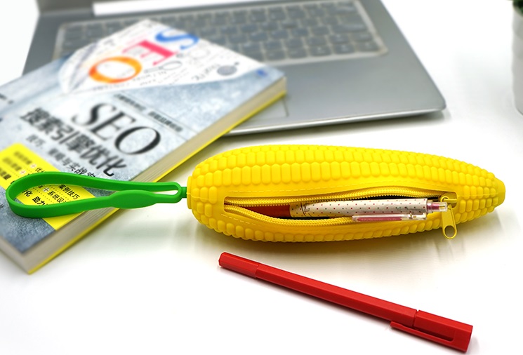 硅胶香蕉文具笔袋